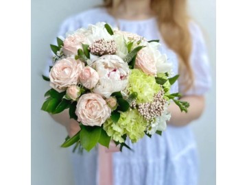 Букет невесты с пионовидными розами и пионами 