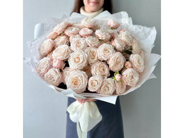 Букет из кустовых пионовидных роз