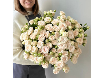 Букет из кремовой кустовой пионовидной розы 