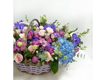 Корзина с гортензией и розой