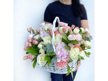 Корзина с гортензией нежно-розовая