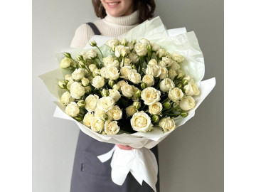 Букет из 15 белых кустовых роз