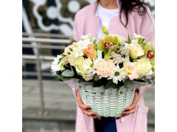 Лукошко с орхидеей