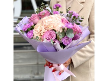 Сиреневый букет с гортензией и розой 