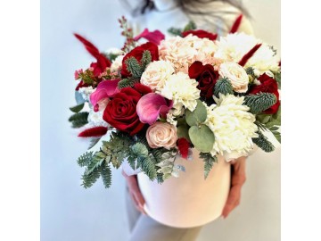 Новогодняя композиция в шляпной коробке