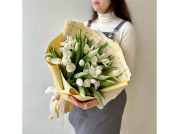 ВЕСЕННЯЯ КОЛЛЕКЦИЯ Букет из тюльпанов и ирисов