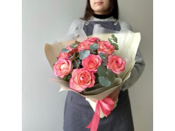 Букет из роз с эвкалиптом