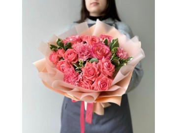 Букет из коралловых роз