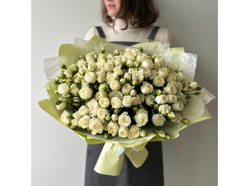 Букет из 25 белых кустовых роз