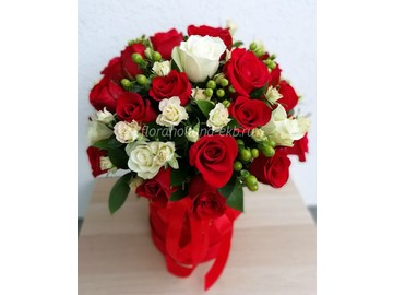 Композиция в шляпной коробке № 71