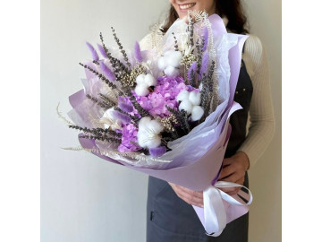 Букет из стабилизированных цветов и сухоцветов