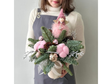 Розовая композиция в кружке с нобилисом и хлопком