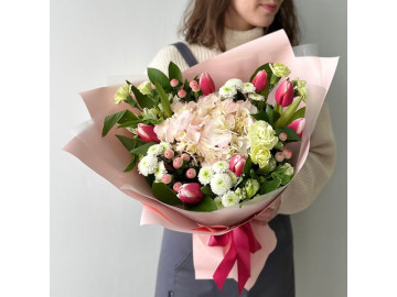 ВЕСЕННЯЯ КОЛЛЕКЦИЯ Букет из тюльпанов с гортензией и хризантемой