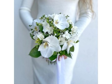 Букет невесты с экзотичной орхидеей и ароматной фрезией 